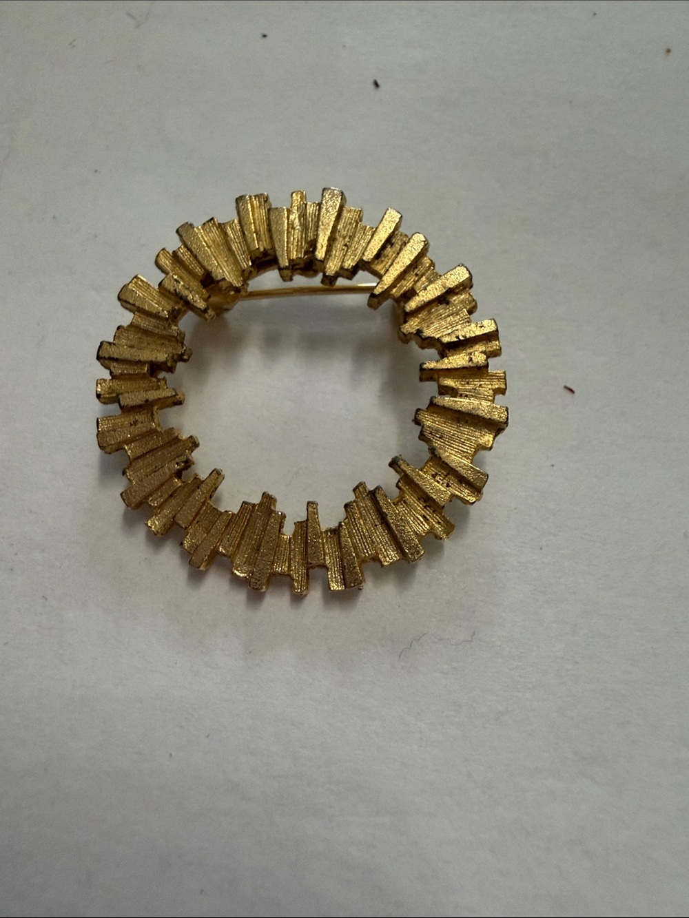 Vintage Gold Textured Radial Circle Brooch - Women Jewelry